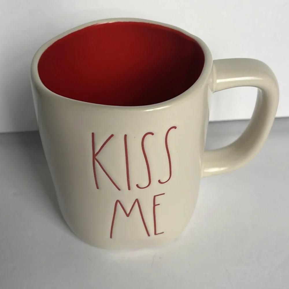 KISS ME RAE DUNN COFFEE MUG VALENTINES DAY NEW